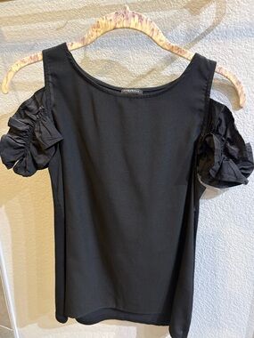 Motivi Black Cold-Shoulder Short Ruched Sleeve Top